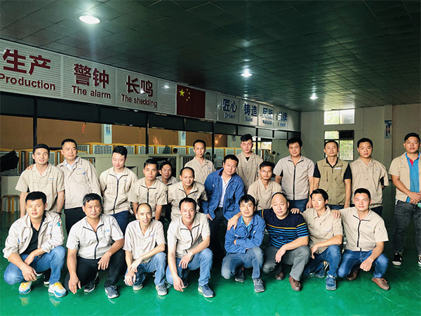 潤(rùn)東方環(huán)?？照{(diào)維修維護(hù)保養(yǎng)團(tuán)隊(duì)集體合影