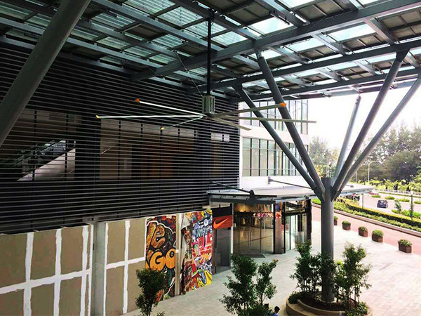 休閑會所商業(yè)中心2.8米工業(yè)大風(fēng)扇安裝降溫工程案例